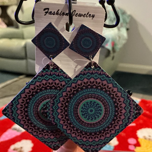 Earrings - Picture 5 of 5